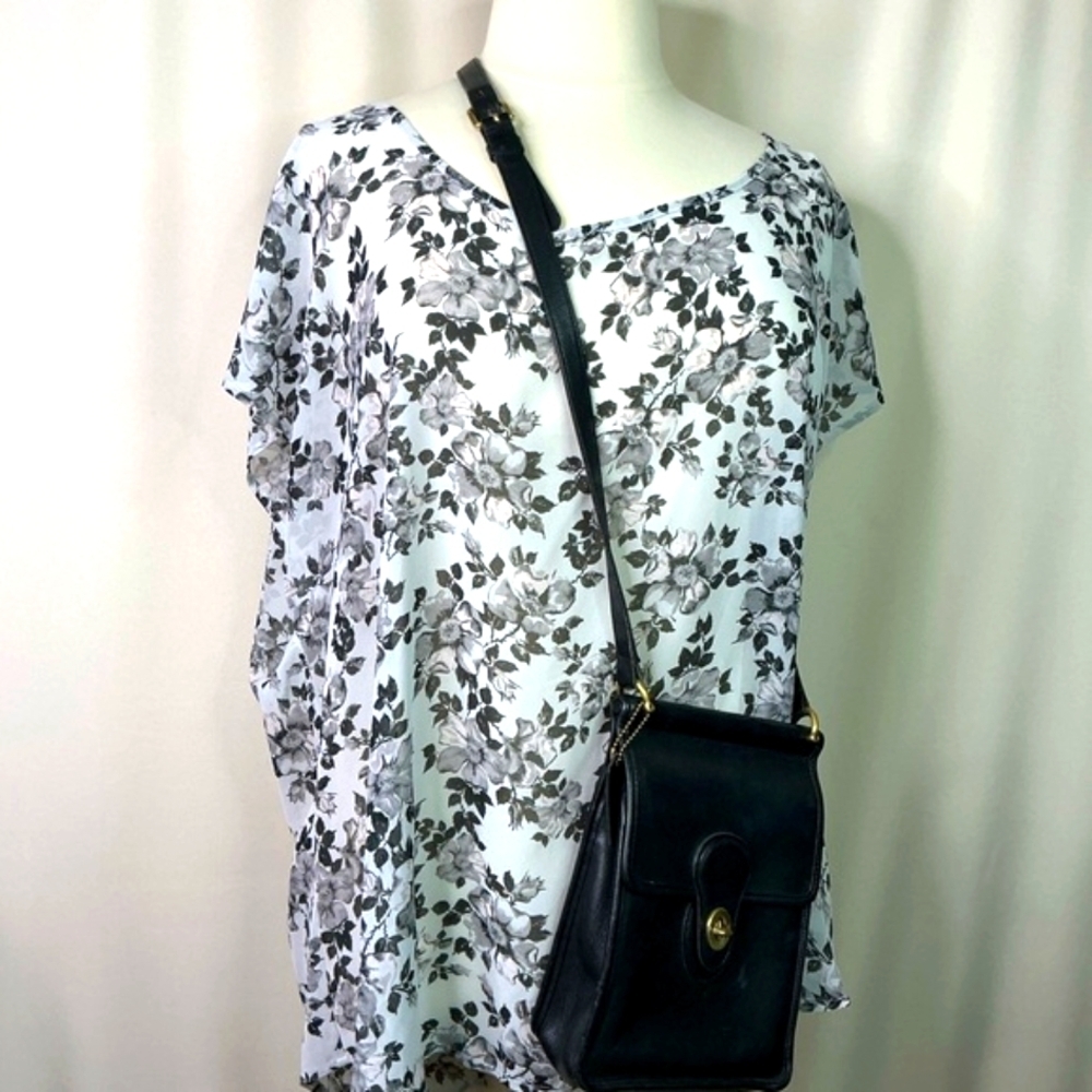 Torridβ Plus Size 3 3X Top Sheer Black and White Floral Blouse